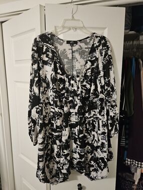GNW Black and White Abstract Print Blouse 32/4 Sleeve